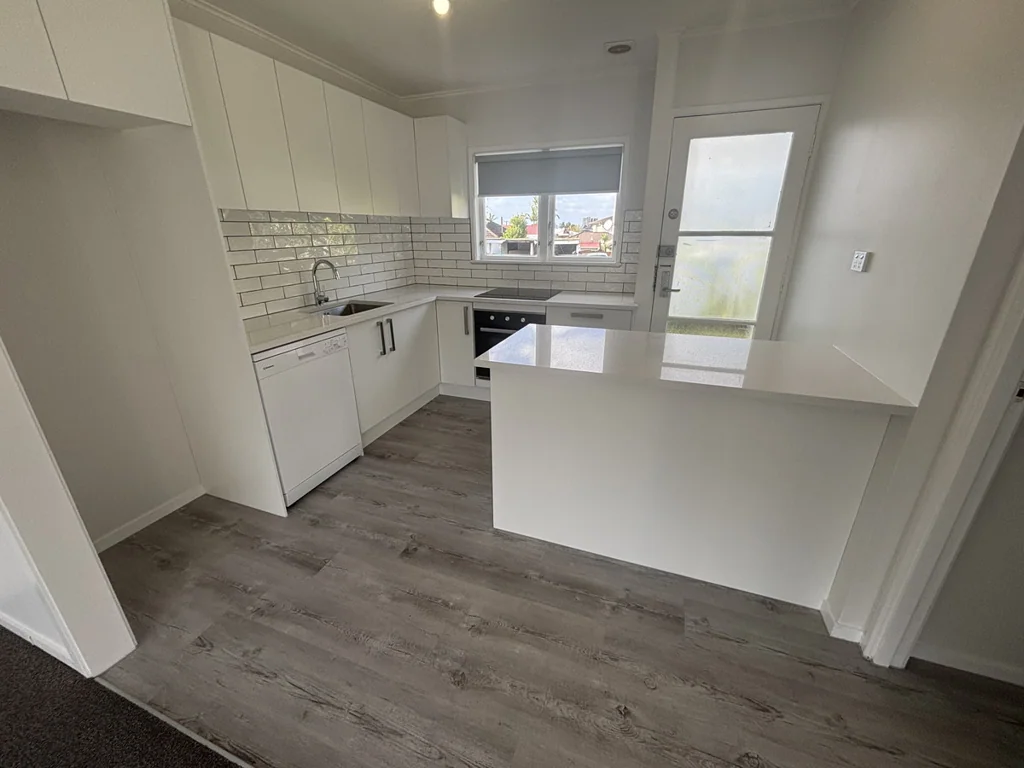 Newly Renovated 2 Bedroom unit