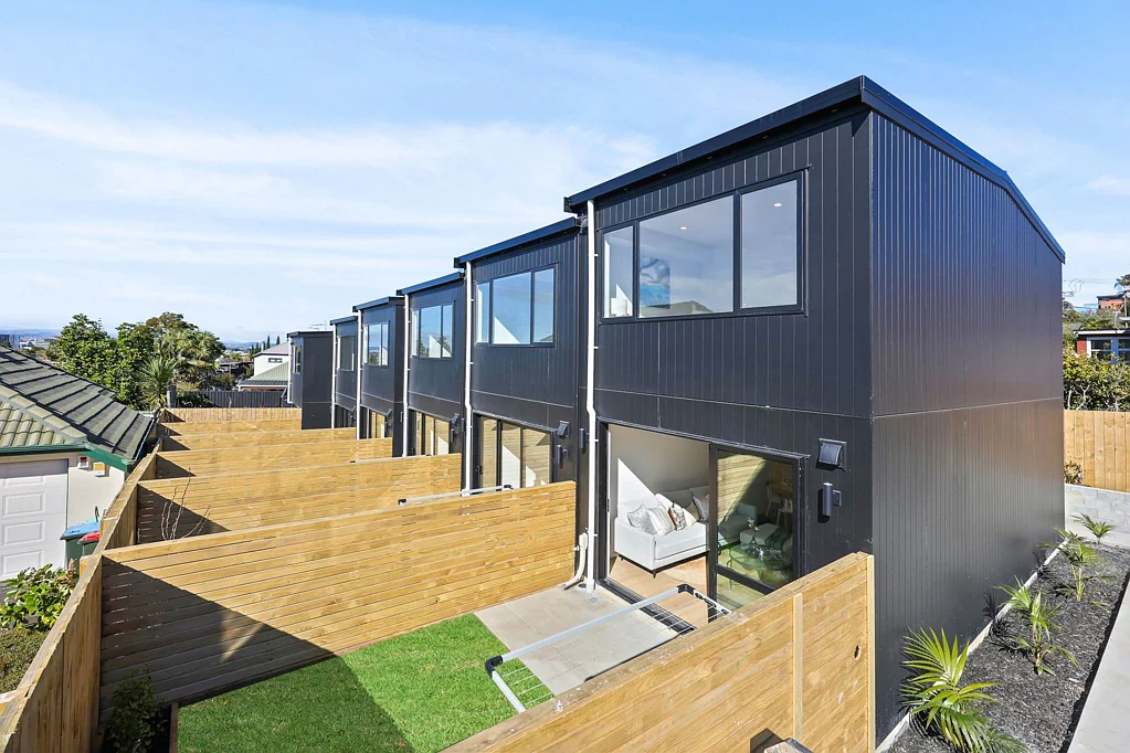 Greenlane 2 Bedroom Freehold Design-Living by Cornwall Park!