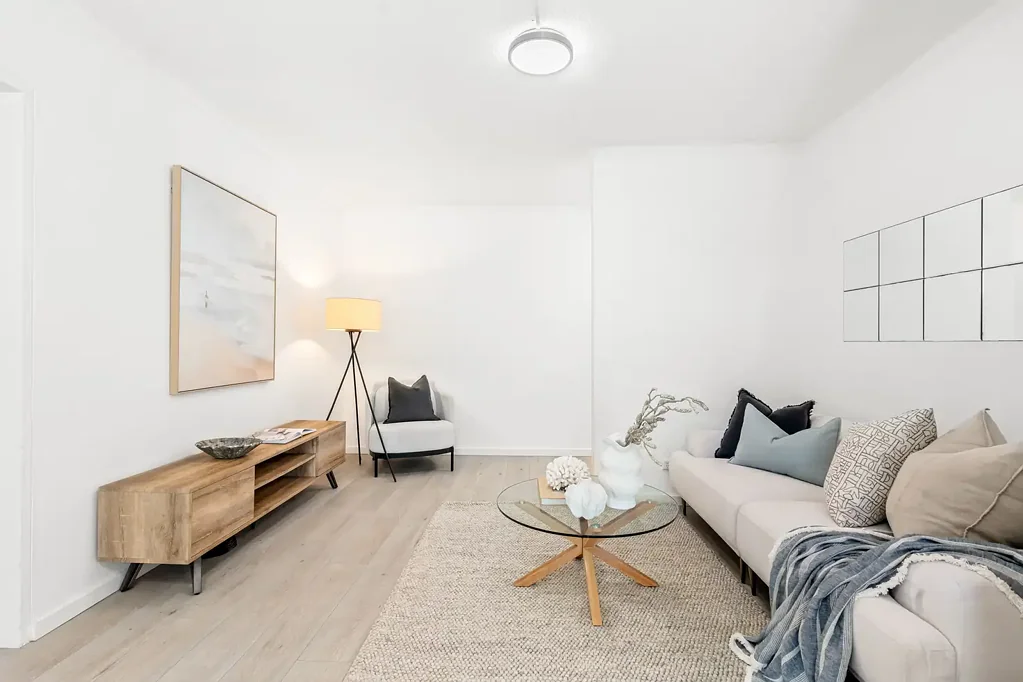 "Sleek Modern Apartment in Prime Location"