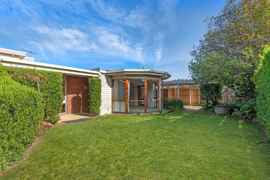 Light-Filled Home in a Prime Coastal Position- Short Term Lease
