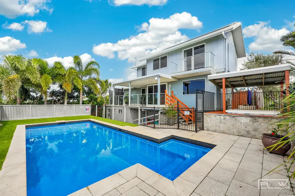 Yeppoon 5Zimmer Elevated Coastal Living with Stunning Sea Views and Multiple Living Zones