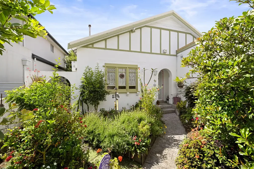 Croydon Park 4 Slaapkamer Classic Character with a Playful Edge