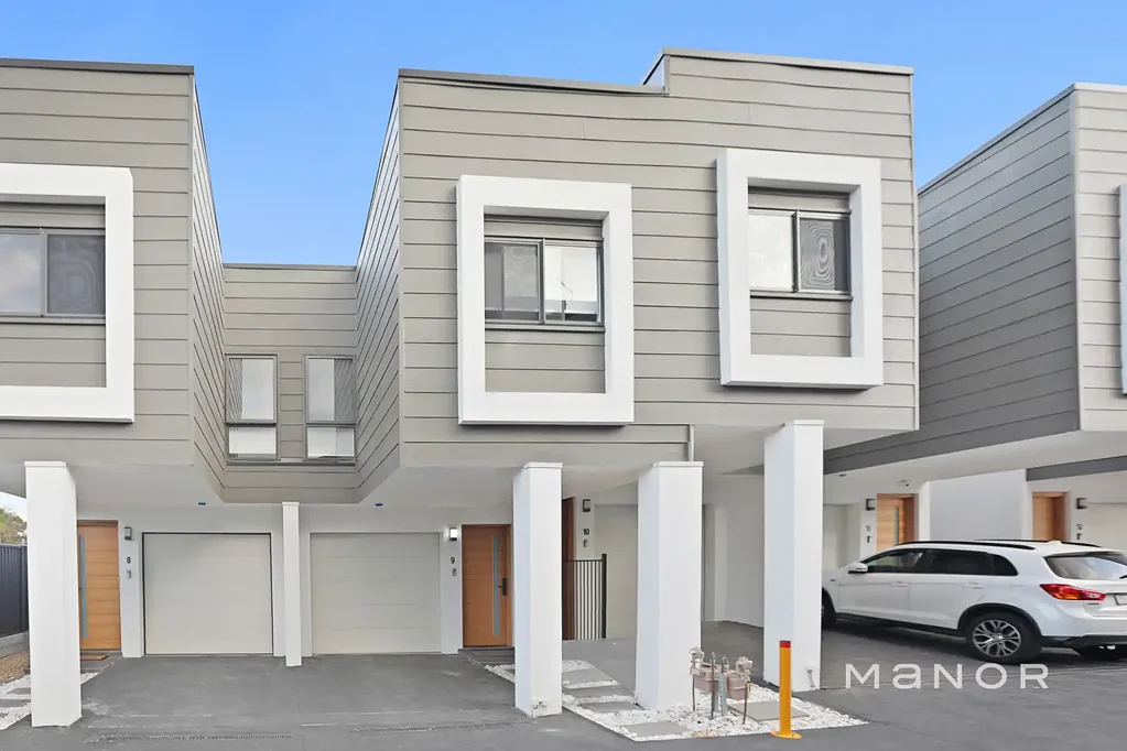Modern & stylish townhouse