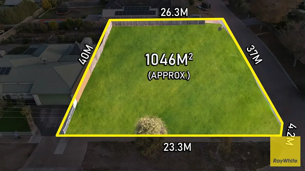 Hoppers Crossing North Facing 1046 sqm land for all Lifestyle buyers / within 1km walk to all amenities & in the Most  demanded Derrimut Heath Estate