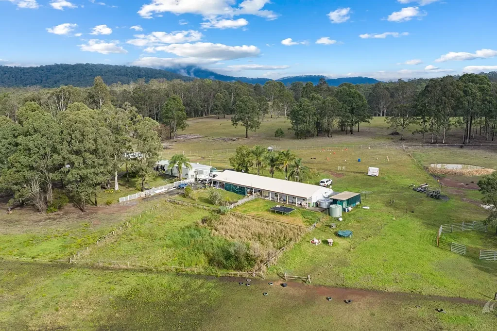 Coolongolook 8Habitaciones Multi-Income Rural Holding with Lifestyle Appeal