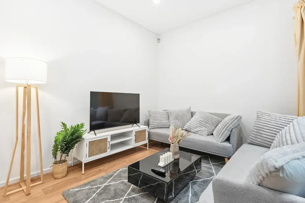 Adelaide 3બેડરૂમ Newly renovated bathroom Torrens titled Spacious 3-Bedroom+ 1 Multi purpose Room Home next to Tram Stop in CBD Prime Location