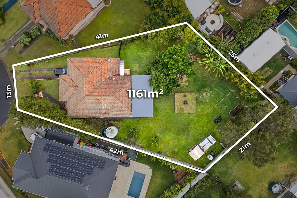 Wavell Heights 3 Bedroom Art Deco Charm | 1161sqm
