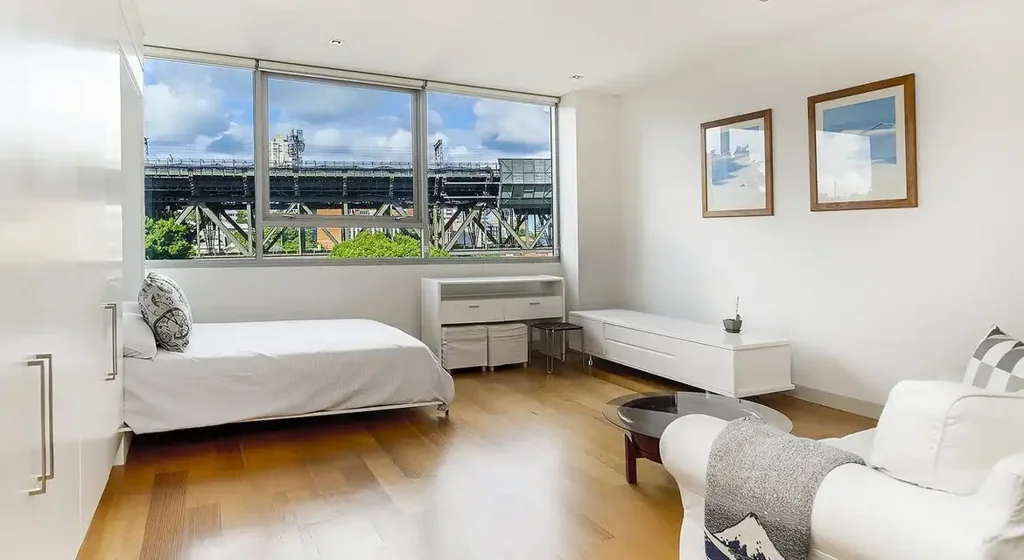 Stylish Harbourside Studio in Prestigious Milsons Point Locale