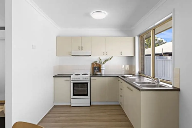 2/9 McDougall Close, Silkstone, QLD 4304, 3 slaapkamers, 1 badkamers, Apartment