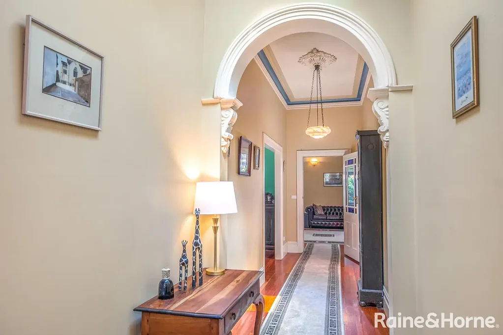 New Gisborne 4Kwarto Timeless Charm Meets Family Comfort on 2000m² in New Gisborne