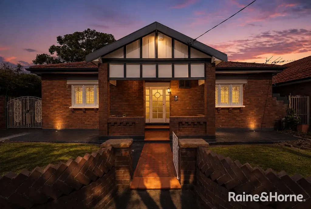 Newly Renovated Living In The Heart Of Earlwood