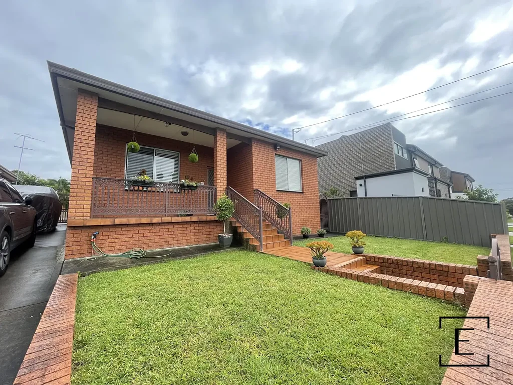LARGE FAMILY HOME IN CONCORD!