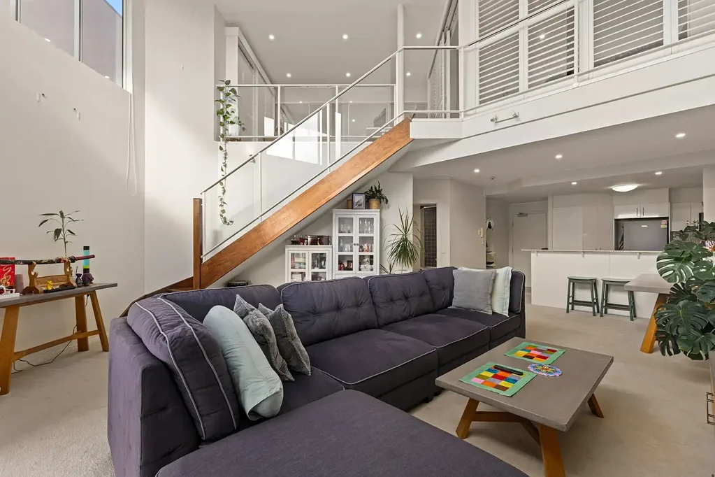 Redcliffe 3ห้องนอน DOUBLE-LEVEL PENTHOUSE WITH SWEEPING MORETON BAY VIEWS