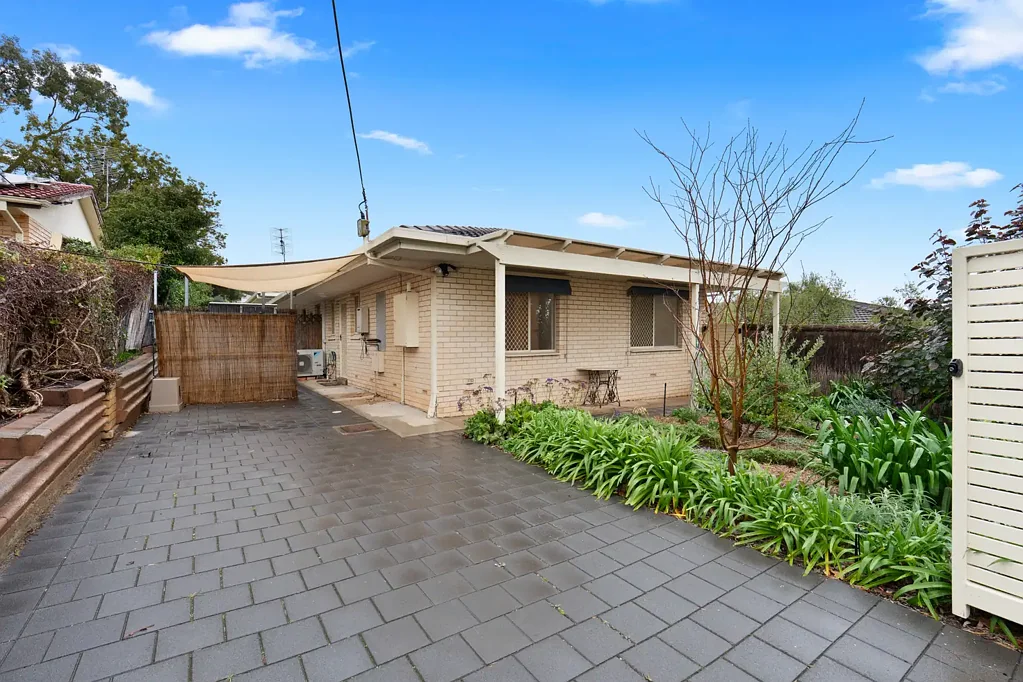 Charming Two-Bedroom Unit with Beautiful Garden
