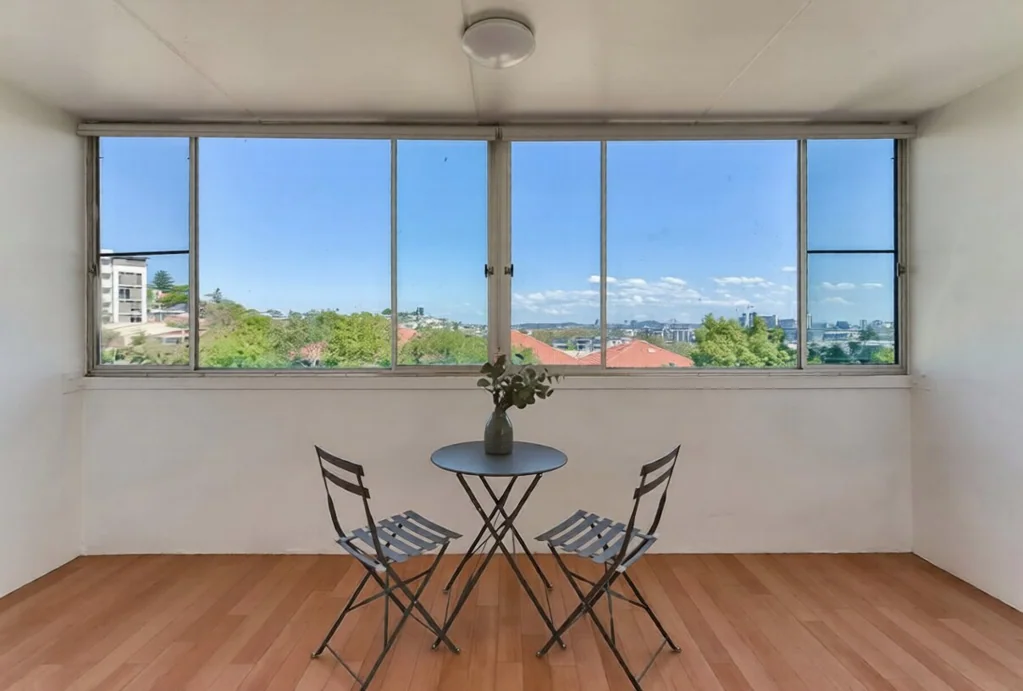 Apartment with Sweeping City Views