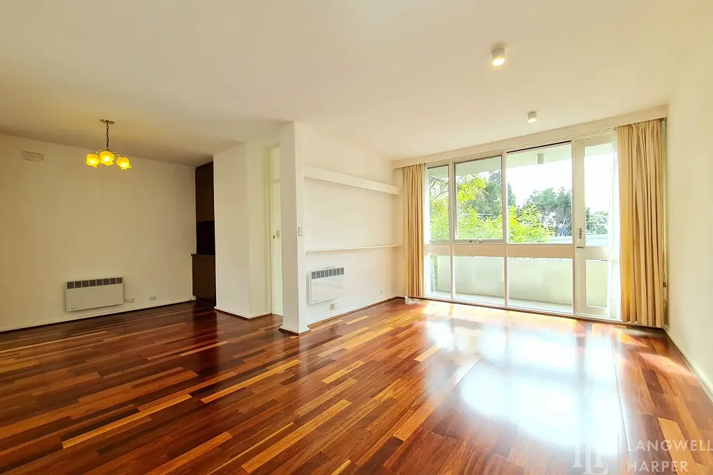 Bright and Spacious Home in the Heart of Toorak (Water Usage Included)
