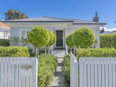 Sandringham 3房  Serene, Pristine, Backyard Dream!