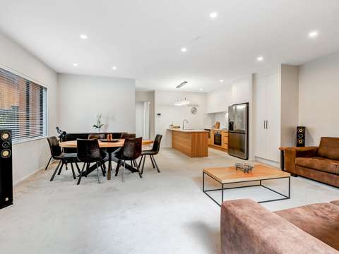 Silverdale 3房  Freehold with extra large garage