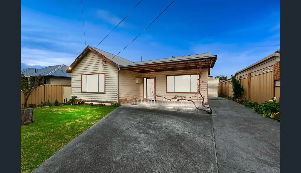 St Albans 2chambre PERMIT-APPROVED FOR 4 TOWNHOUSES – PRIME RGZ SITE!
