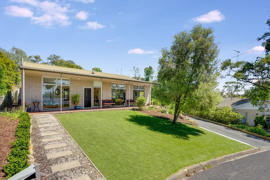 Naracoorte 3房  Bright, beautifully updated home in a peaceful Naracoorte pocket