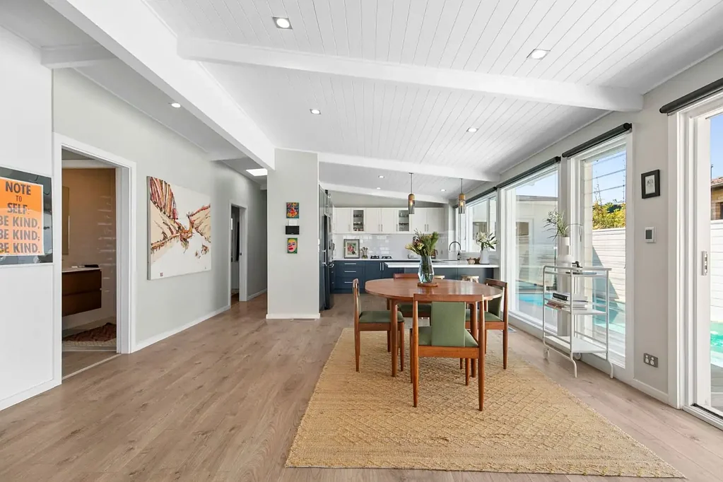 Beautiful family entertainer - Enter off shared drive way at 57 Beacon Hill Road, Beacon Hill