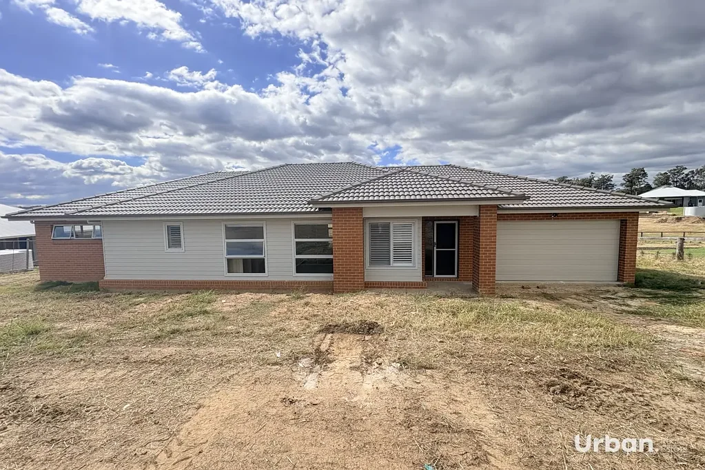 Perfect Home for a Large Family with Amazing Rural Views!