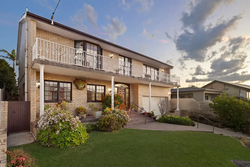 Maroubra 5બેડરૂમ Spacious family home in blue chip location with district & city views