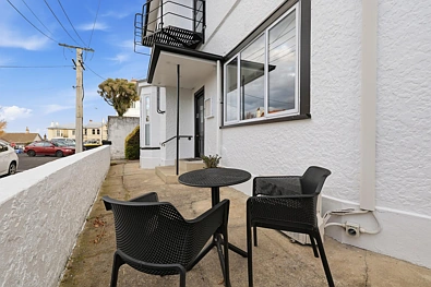 Clifton House - Comfortable, Convenient, and Female-Only