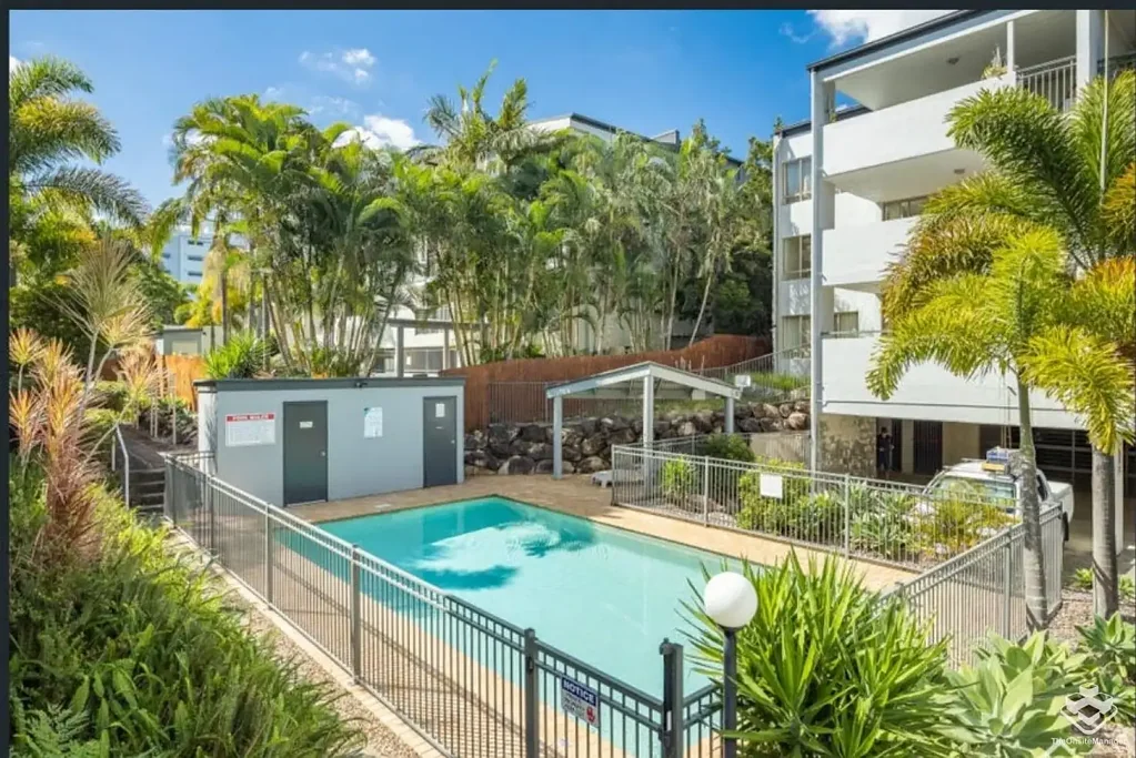 Spacious Two Bedroom Two Bathroom Apartment Living in Garden City