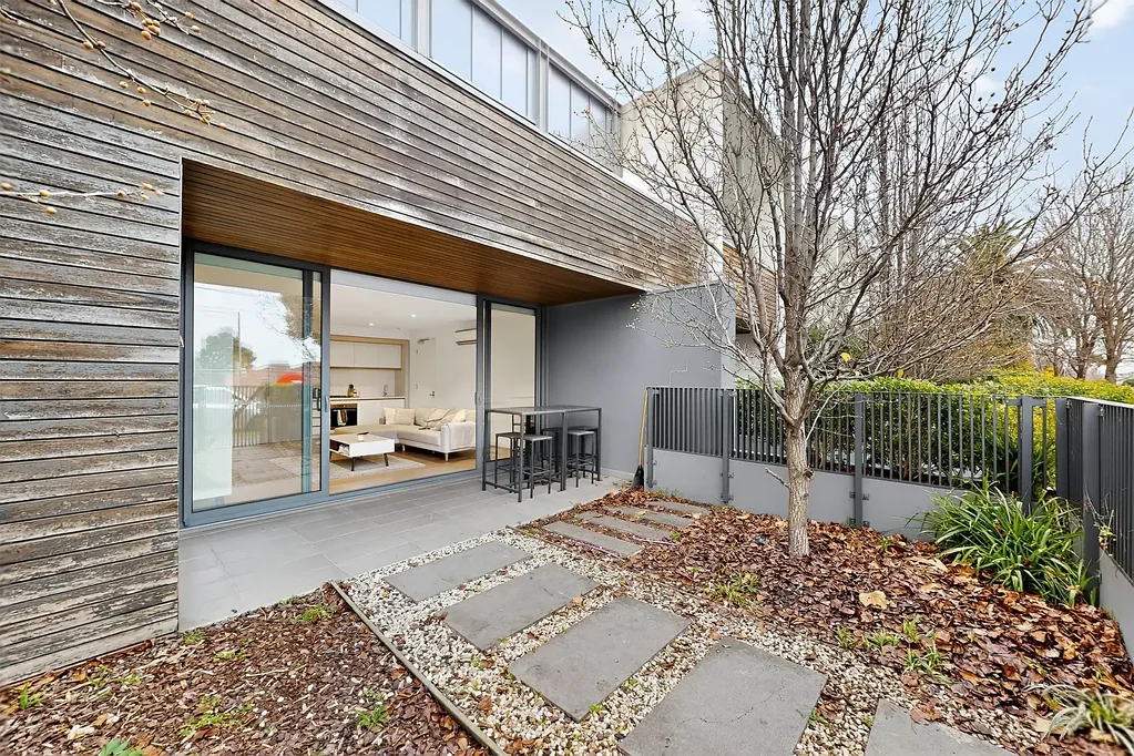 Ascot Vale 2कमरा Spacious Apartment with Huge Courtyard near Flemington Racecourse