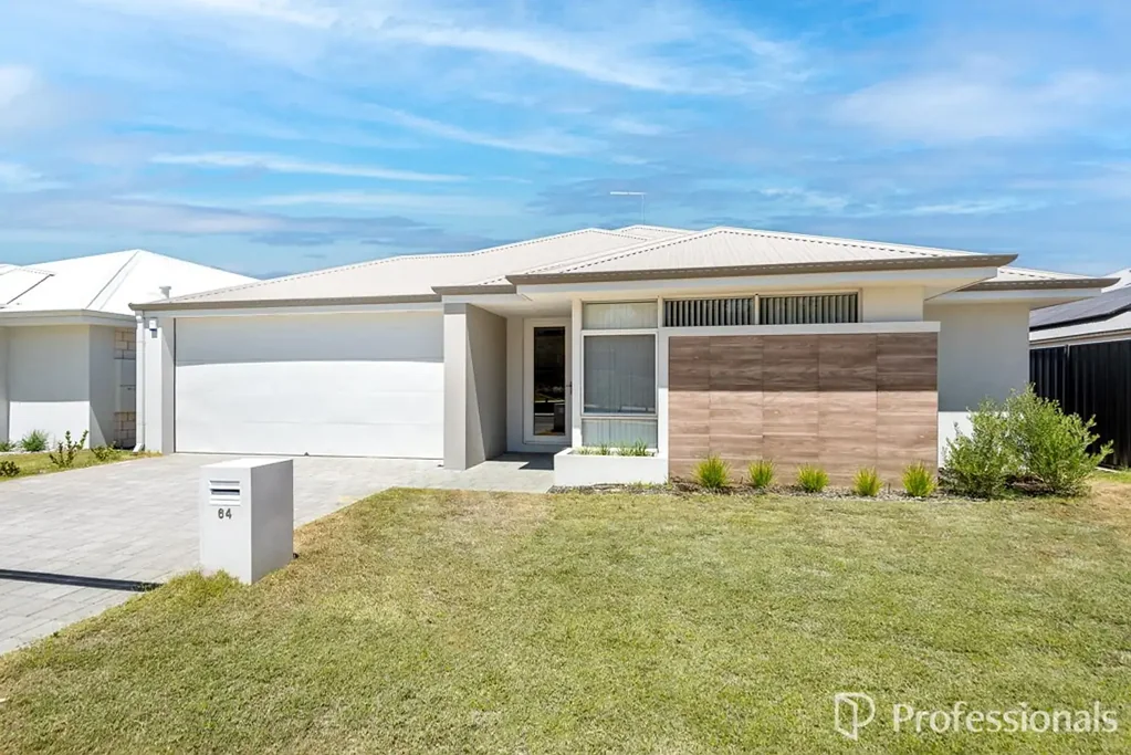 LUXURY MEETS NATURE IN THIS NEAR-NEW HAMMOND PARK FAMILY RETREAT