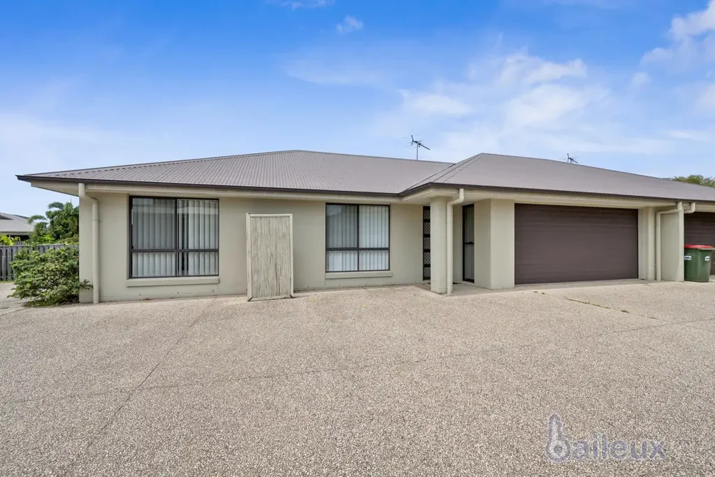 Private Semi-Detached Three-Bedroom Duplex in Blacks Beach for Rent!