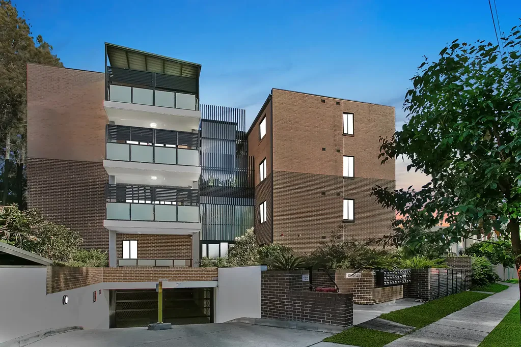 Bankstown 2ਬੈੱਡਰੂਮ Prestine modern apartment in a highly central locale