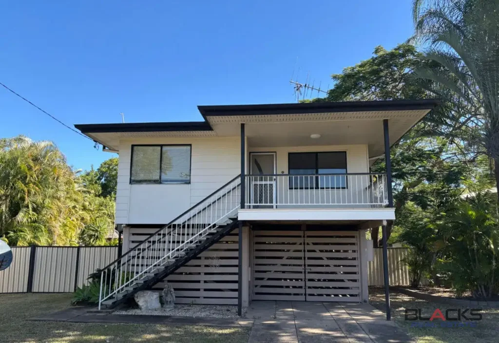 Dysart 3Habitaciones GENERATING $530 PER WEEK WITH A POOL & BALINESE STYLE HUT!!!
