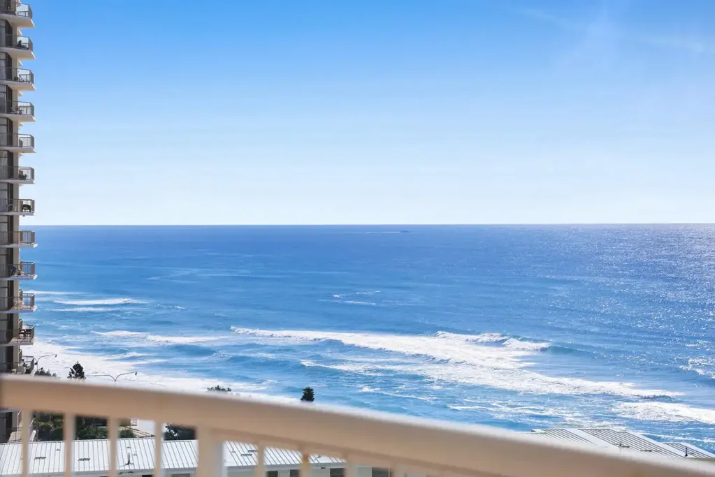 Surfers Paradise 2 Bedroom Beachfront Living with Ocean & Skyline Views