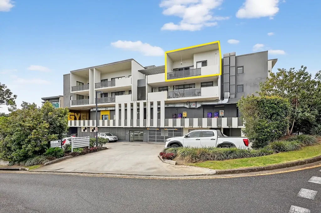 Albany Creek 1房 Albany Creek优质地段 公园景观视野 开放式布局空调 私人阳台近公园 卧室带衣柜洗衣房 步行生活便利圈 Modern Comfort Meets Prime Position