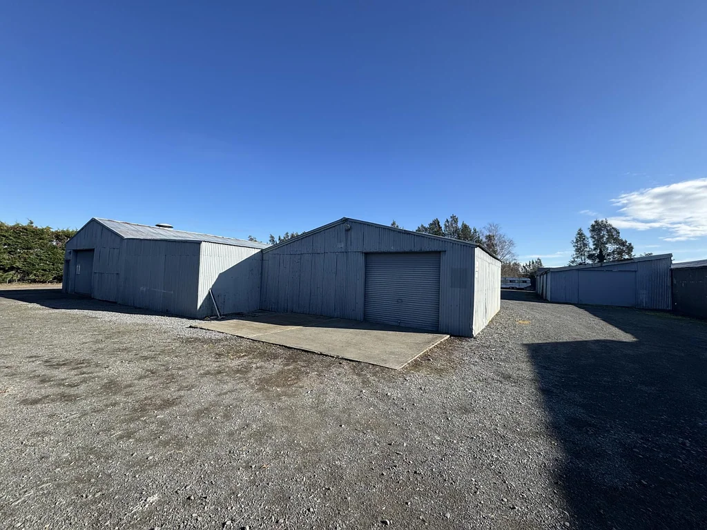 Akina  Workshop or Storage Options