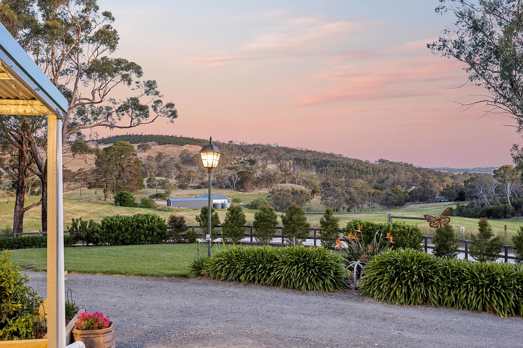 Kenton Valley 4Moenga Serene Family Oasis: Stunning 4-Bedroom Retreat on 3.1 Acres in Kenton Valley