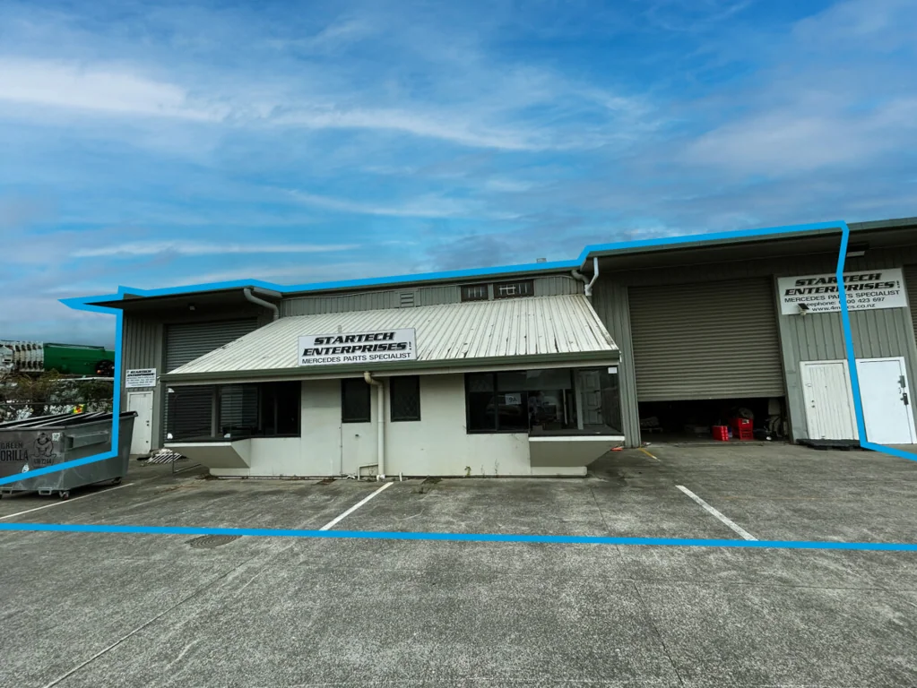 Wiri Motivated Landlord – 10 Carparks, 2 Roller Doors!