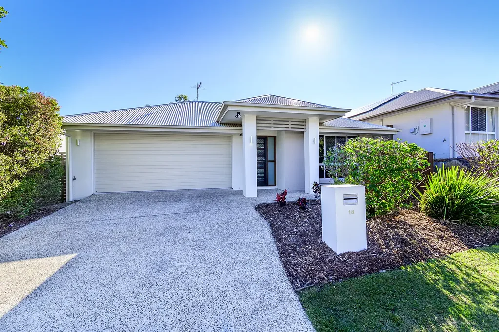 Narangba 4ห้องนอน Elevated Family Living with Stunning Mountain Views
