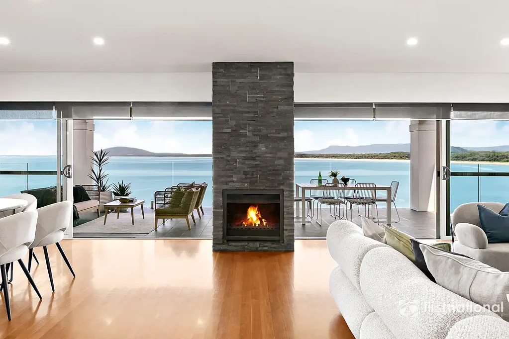 Gerroa 7房  Executive Waterfront Home