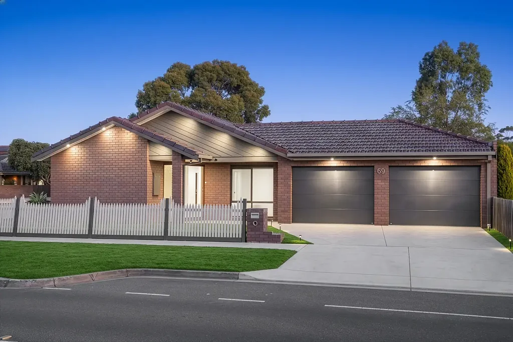 Craigieburn 5ห้องนอน Lifestyle, location, corner block (649m2) with endless potential.