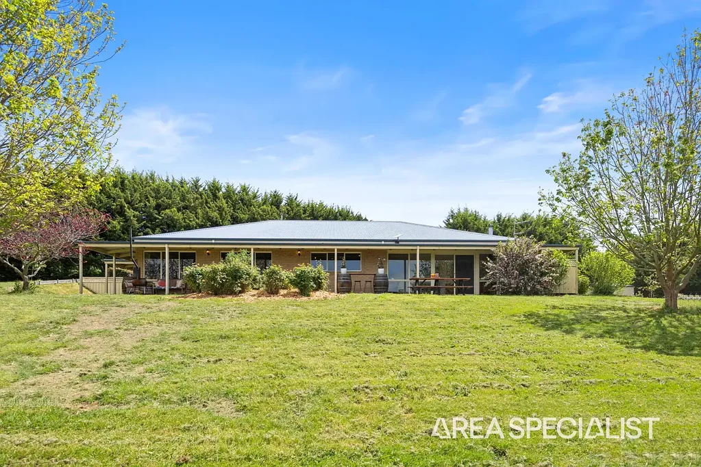Korumburra 4ਬੈੱਡਰੂਮ The Brief: A country outlook to fall in love with, moments from town