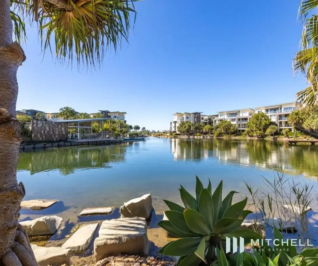 Hope Island 3ਬੈੱਡਰੂਮ Elegant Ground Floor Garden Apartment in Sought-After Ilanah Aqua