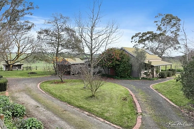 Drouin 4chambre FARMLET ON 2.69 ACRES WITH SHEDDING DROUIN