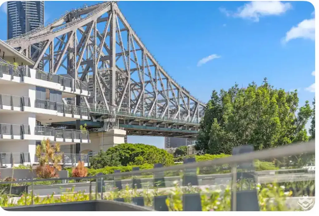 Riverfront FULLY furnished apartment inc. linen etc with large terrace, Pet friendly