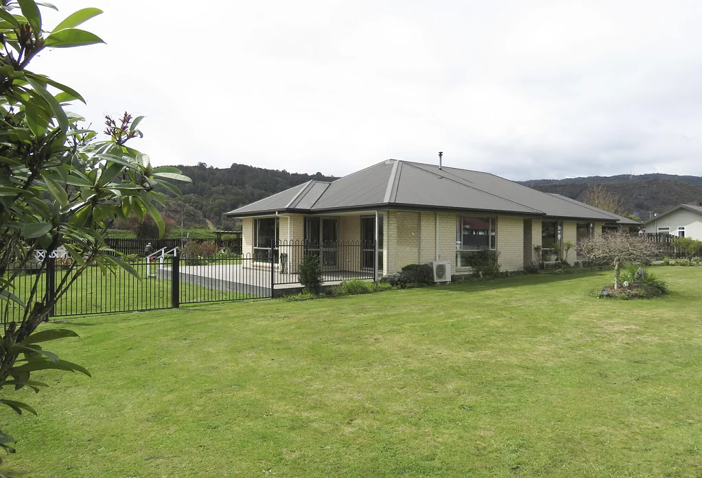 Reefton 3침실 Options galore