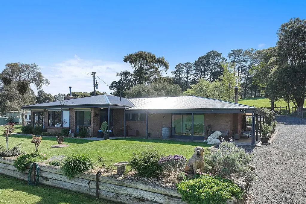 Leongatha North Country Living, Just Minutes Away
