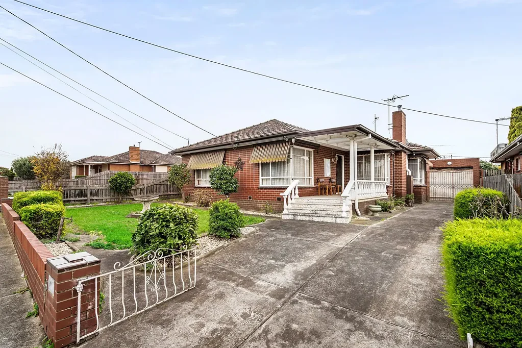 Avondale Heights 2Zimmer A Flexible Family Offering Awaiting Its Next Chapter