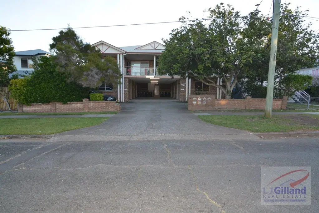 AIR CON 2 BED UNIT WALKING DISTANCE TO SCHOOLS, SHOPS & PUBLIC TRANSPORT. Friday 17/07/26 , 5-6pm